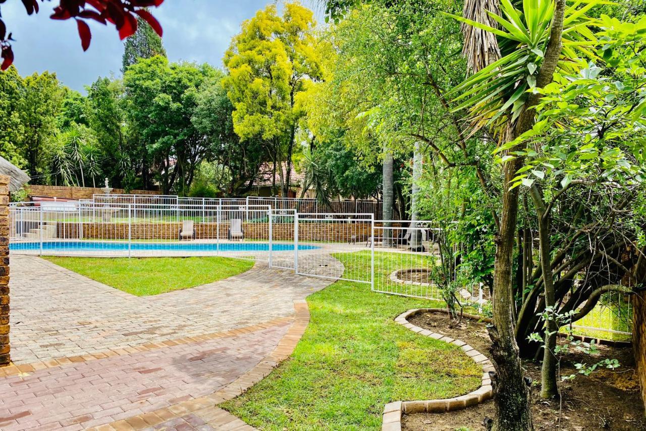 C&C Hotel Vibes Randpark Ridge Jhb 14 Units Available Randburg Exteriör bild